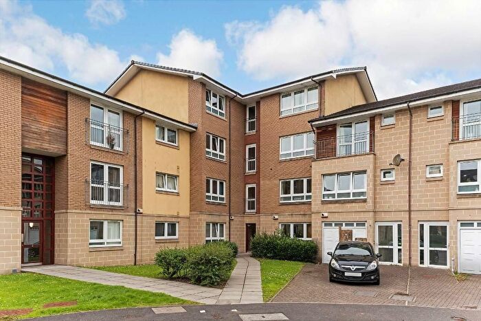 3 Bedroom Flat To Rent In Whitehill Court, Dennistoun, Glasgow, G31