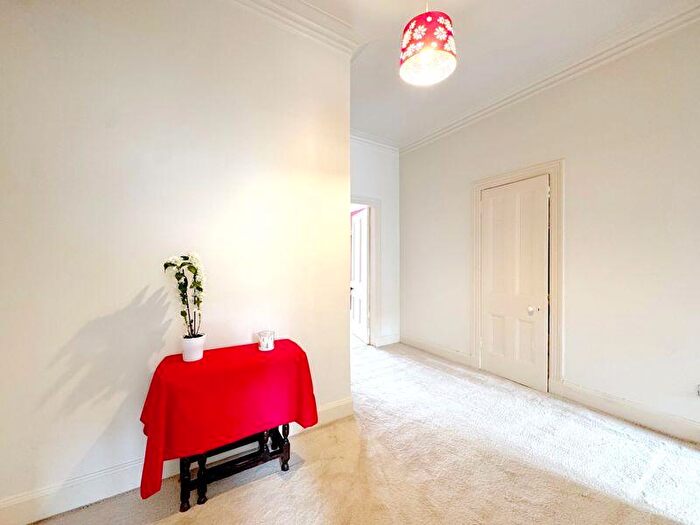 1 Bedroom Flat For Sale In Chancellor Street, Partick, G11