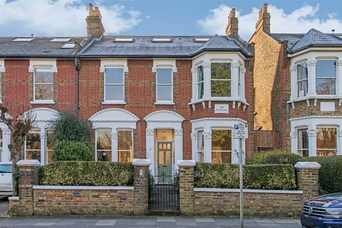 6 Bedroom Semi-Detached House To Rent In Dudley Road, London, SW19