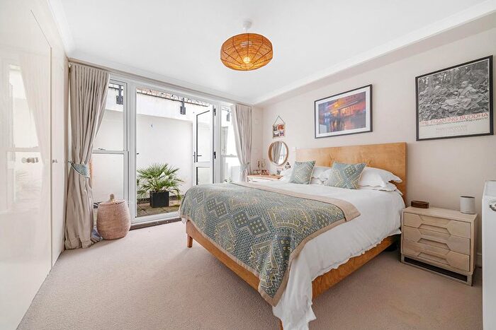 1 Bedroom Flat For Sale In Dalyell Road, London, SW9