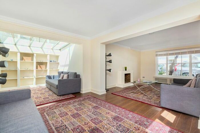 4 Bedroom Flat To Rent In Ansdell Terrace, London, W8