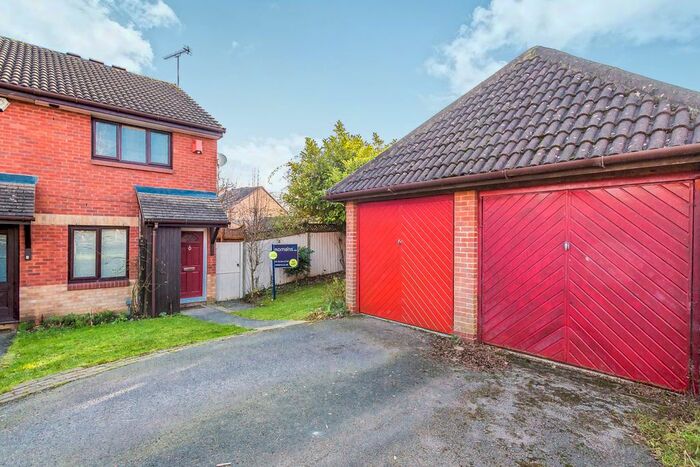 2 Bedroom End Of Terrace House To Rent In Bolwell Close, Twyford, Reading, RG10