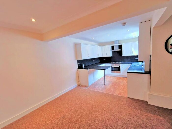 2 Bedroom Flat To Rent In Pottery Road, Oldbury B68