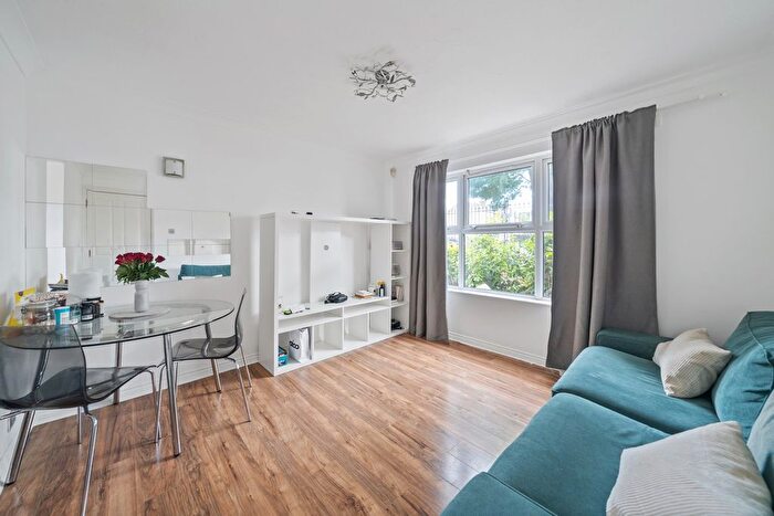 1 Bedroom Flat For Sale In Acton Lane, Chiswick, London, W4