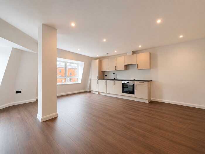 2 Bedroom Flat To Rent In High Street, Swindon, SN1