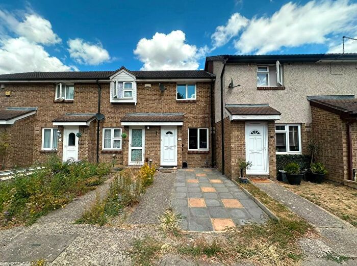 2 Bedroom Terraced House To Rent In Frogmore Close, Slough, Berkshire, SL1