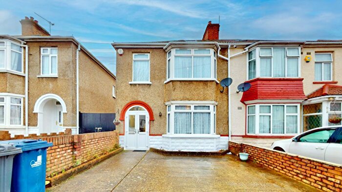 3 Bedroom Semi Detached House For Sale In Leamington Road, Southall, UB2