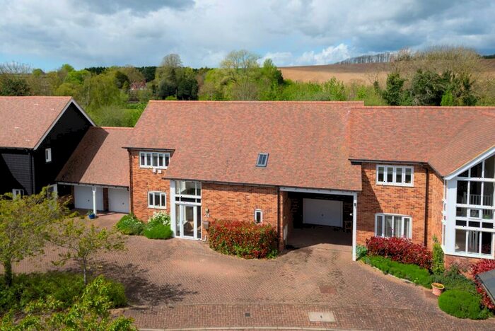 4 Bedroom Link Detached House For Sale In Kingfisher Place, Chartham, CT4