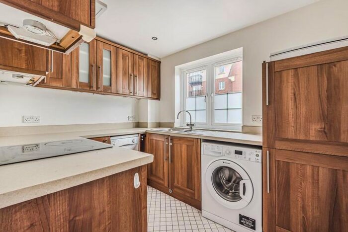 2 Bedroom Flat To Rent In Enstone Road, Enfield EN3