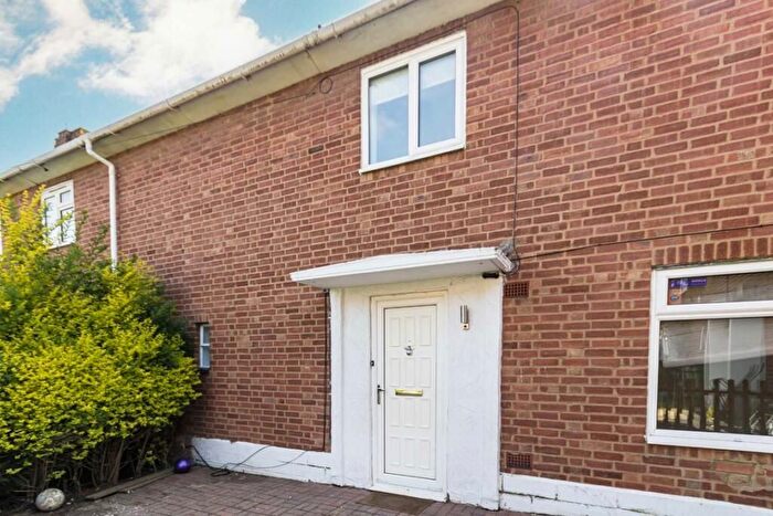 3 Bedroom Terraced House For Sale In Willcocks Close, Chessington, KT9