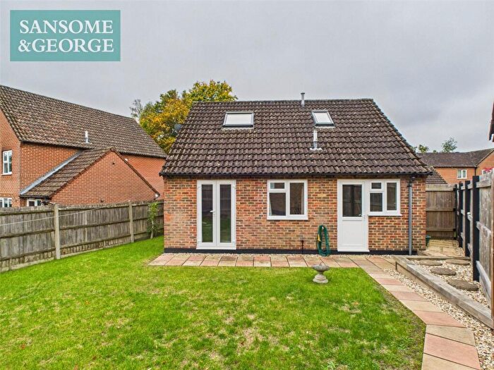 2 Bedroom Property For Sale In Bracken Bank, Lychpit, RG24