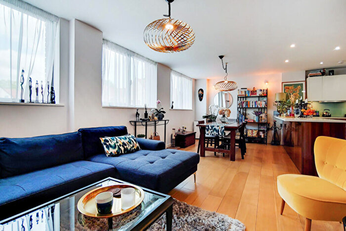 2 Bedroom Apartment To Rent In Chance Street, Shoreditch, E2