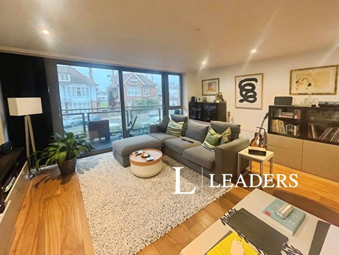 3 Bedroom Flat To Rent In Palmeira Avenue, Hove, East Sussex, BN3