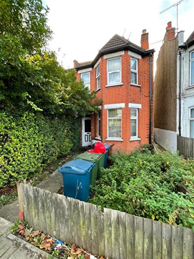2 Bedroom Maisonette To Rent In Pinner Road, Harrow, Middlesex, HA1