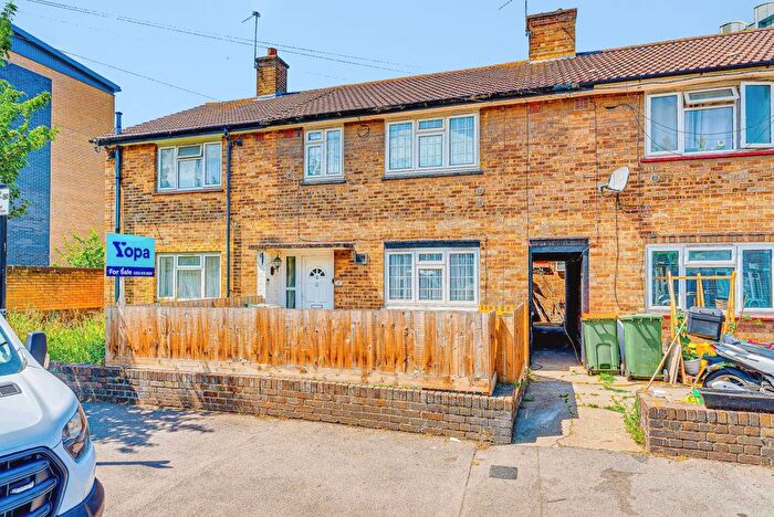3 Bedroom Terraced House For Sale In Tarling Road, London, E16