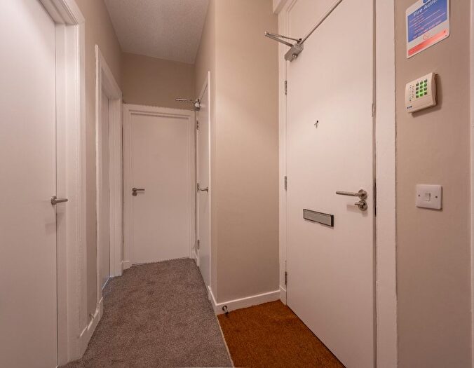 3 Bedroom Flat To Rent In Union Place, Dundee, DD2