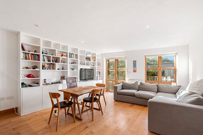 1 Bedroom Flat For Sale In Fulham Island, Farm Lane, SW6