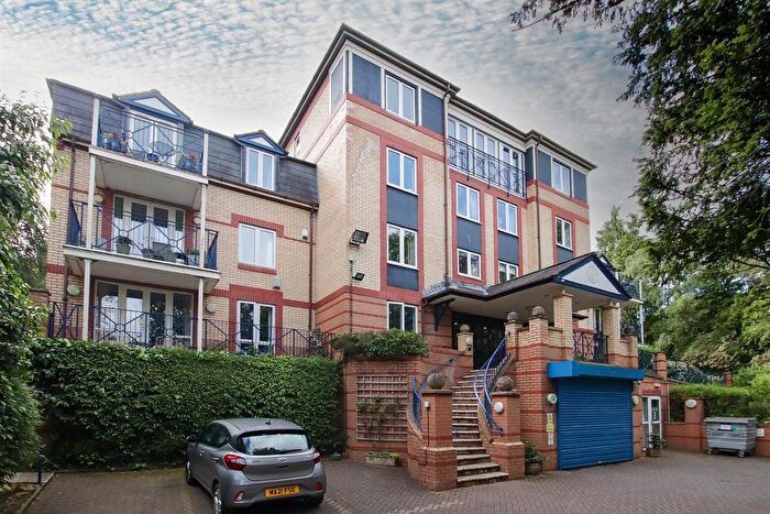 2 Bedroom Flat For Sale In Racefield Road, Altrincham, WA14