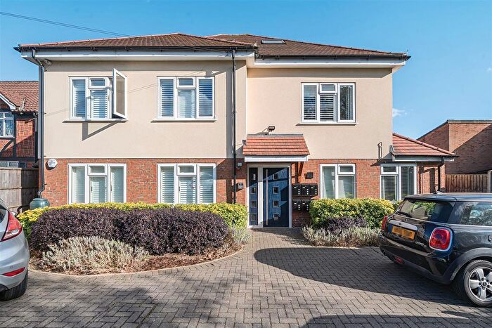 1 Bedroom Flat For Sale In Swakeleys Road, Ickenham, UB10