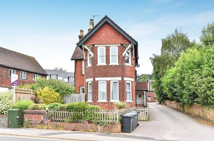 2 Bedroom Flat For Sale In Station Road, Petersfield, GU32