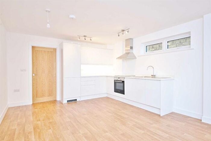 1 Bedroom Flat To Rent In Shipton Road, Woodstock, OX20