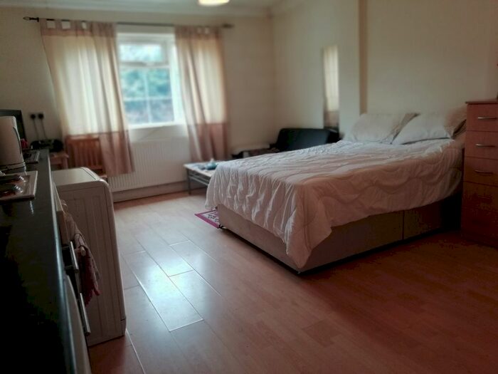 Studio To Rent In Allington Road, Hendon, NW4