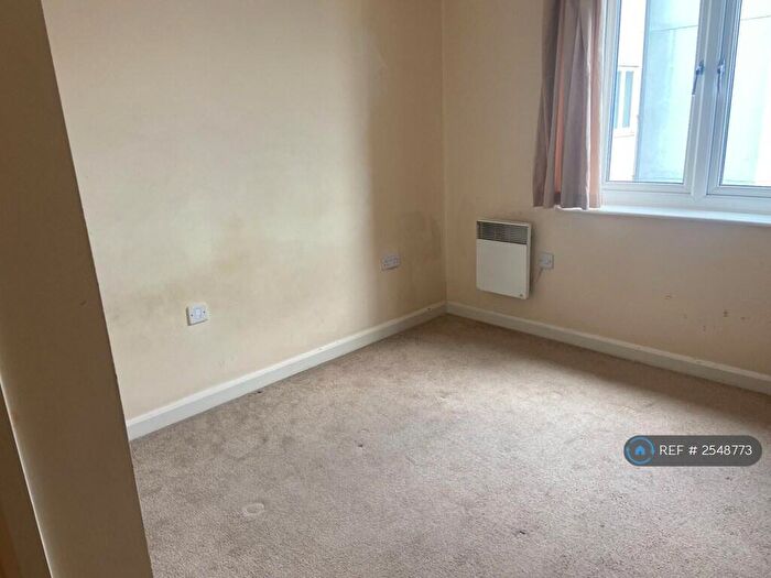 2 Bedroom Flat To Rent In Foundry Court, Slough, SL2