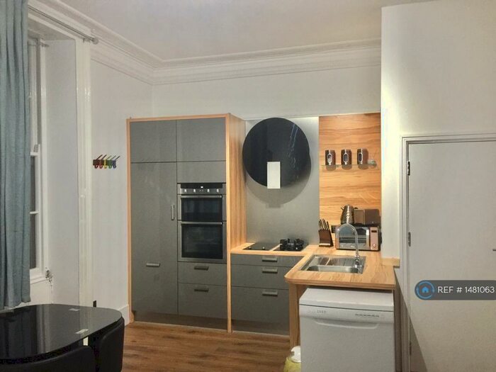 2 Bedroom Flat To Rent In Gloucester Crescent, London, NW1