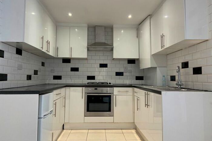 2 Bedroom Flat To Rent In Hanley Road, London, N4