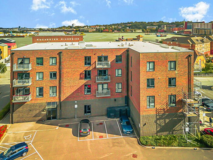 1 Bedroom Flat For Sale In Royal Oak House, Doust Way, Rochester, ME1