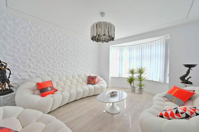 4 Bedroom Detached House To Rent In Worple Road, Raynes Park, London, SW20