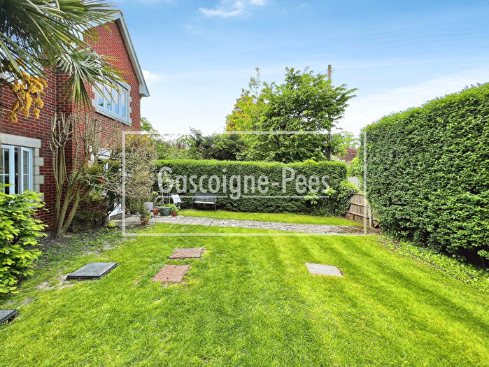2 Bedroom Apartment To Rent In Wray Park Road, Reigate, RH2