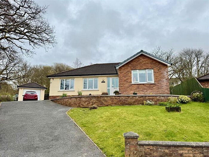3 Bedroom Detached Bungalow For Sale In Maes Llewelyn, Glanamman, Ammanford, SA18