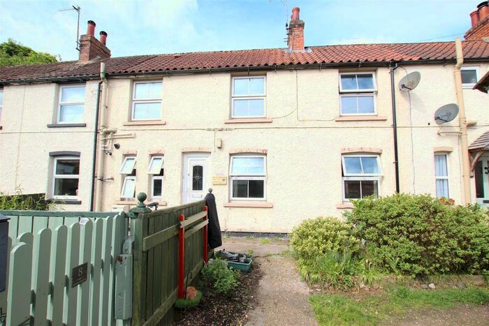 2 Bedroom Terraced House For Sale In Middle Lane, Seaton, Hull, HU11