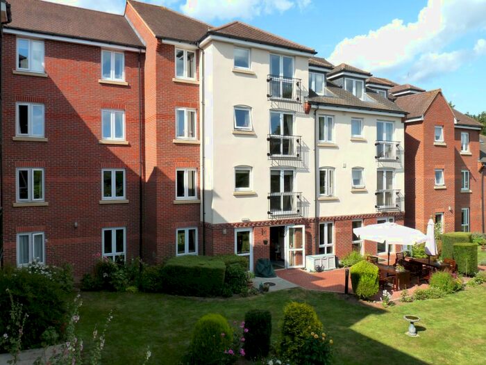 2 Bedroom Property To Rent In High Street, Edenbridge, TN8