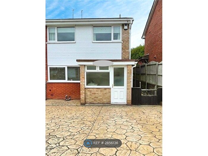 3 Bedroom Semi-Detached House To Rent In Rosalind Grove, Wolverhampton, WV11