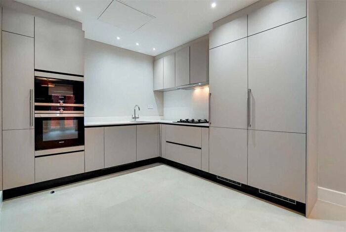 3 Bedroom Apartment To Rent In Fitzjohns Avenue, Hampstead, London, NW3