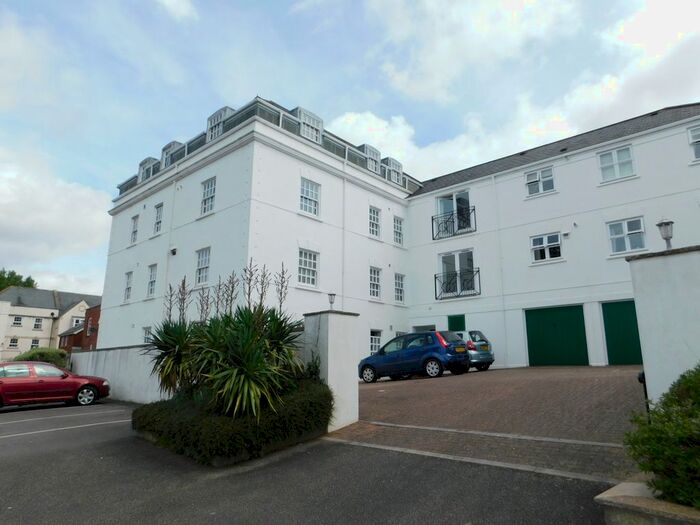 2 Bedroom Flat To Rent In West Street, Axminster, EX13