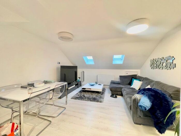 1 Bedroom Flat To Rent In Lea Bridge Road, London, E10