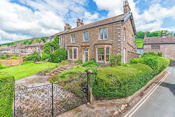 6 Bedroom House For Sale In Middle Lane, Kettlewell, Skipton, BD23