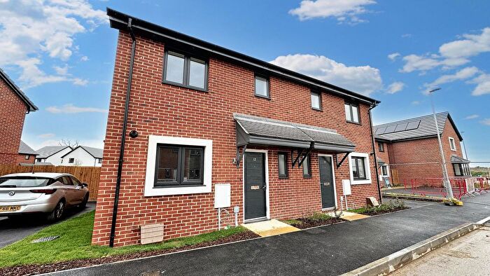 3 Bedroom Semi-Detached House To Rent In Spindle Way, Gloucester, Gloucestershire, GL2