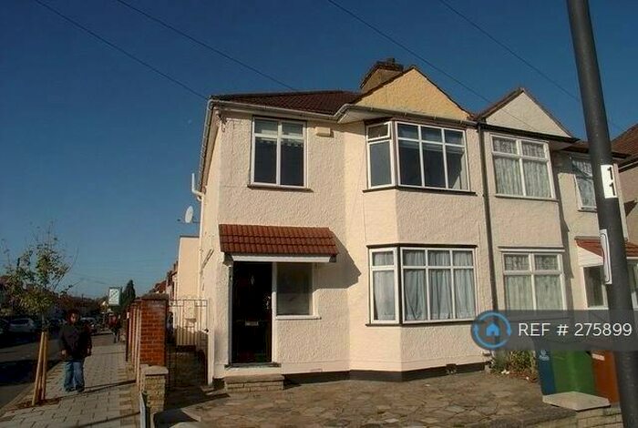 Studio To Rent In Whitefriars Drive, Harrow, HA3