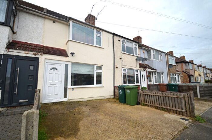 4 Bedroom Terraced House To Rent In Hillingdon Avenue, Staines-Upon-Thames, TW19