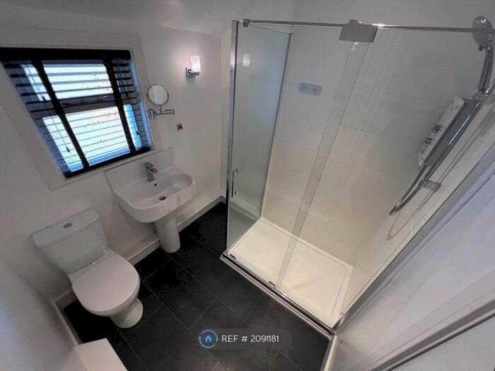 Studio To Rent In Swindon, Swindon, SN1