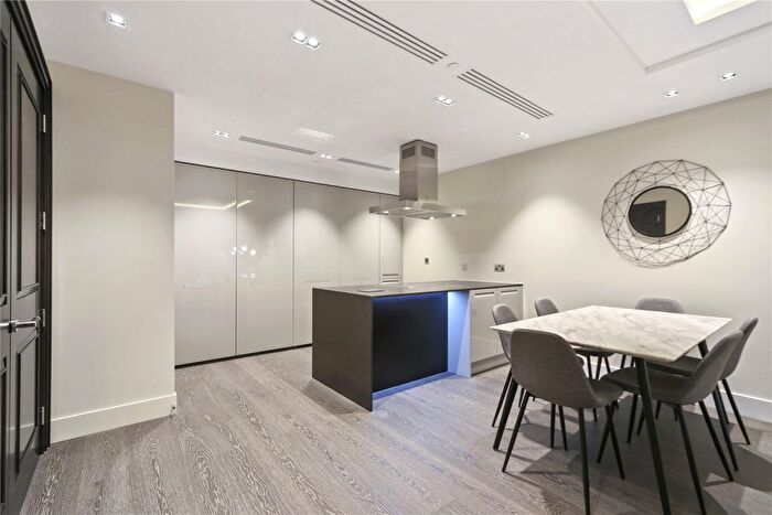 3 Bedroom Flat To Rent In Radnor Terrace, London, W14