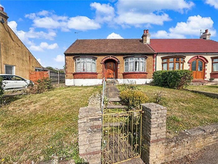 3 Bedroom Bungalow For Sale In Eastcourt Lane, Gillingham, Kent, ME8
