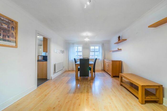 2 Bedroom Flat To Rent In Rosewood House, - Vauxhall Grove, London, SW8