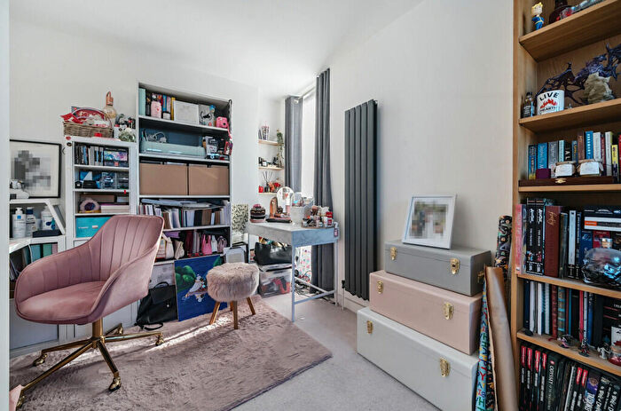 2 Bedroom Apartment For Sale In Tempus Court, Bellfield Road, High Wycombe, HP13