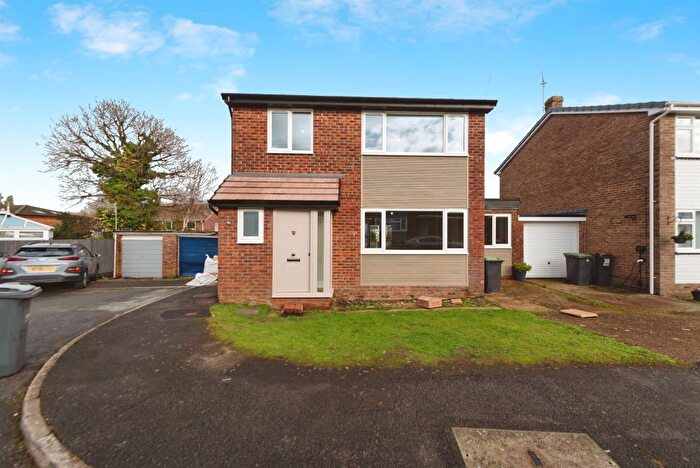 3 Bedroom Link Detached House For Sale In Orchard Grove, Waterlooville, PO8