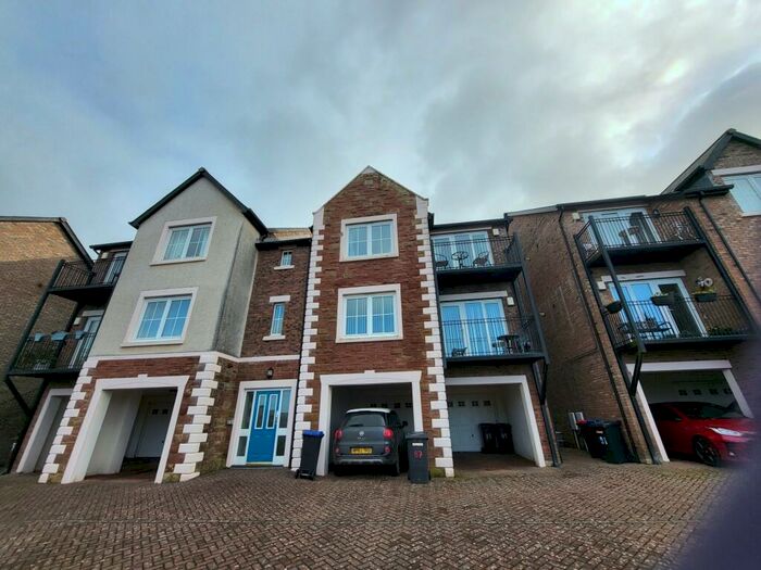 2 Bedroom Flat To Rent In Fairladies, St Bees, CA27